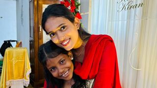 Das neue Au-Pair von Familie Müller Romsy mit ihrer kleinen Schwester.