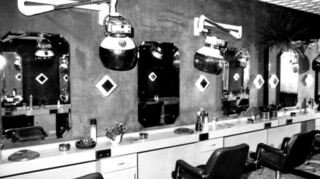 So sah es ab 1981 im Damen-Salon Braun für viele Jahre aus. Ehefrau Kerstin kam im Jahre 1987 dazu, genau zum 75-jährigen Jubiläum des Geschäftes.