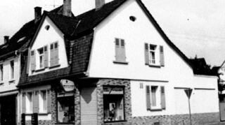 Das Geschäft zu Beginn. Standort war all die Jahre das Eckhaus in der Mannheimer Straße 30.