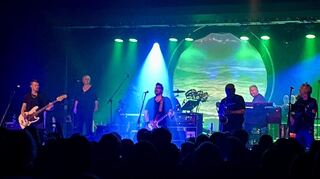 Die Pink-Floyd-Tributeband Echoes begeisterte im Schwetzinger Lutherhaus rund 420 Personen.