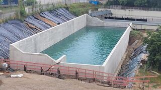 Einer der großen Posten des laufenden Haushalts: das Regenrückhaltebecken auf dem Gelände der Kläranlage.
