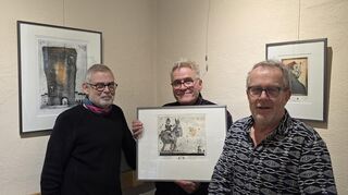 Künstler Xaver Mayer (M.) mit den Organisatoren Thomas Mann (l.) und Dr. Stefan Becker.