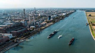 Im Ludwigshafener Stammwerk wird hart um eine neue Standortvereinbarung gerungen.