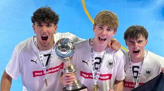 Strahlende frisch gebackene U17-Weltmeister: Can Akkoc, Levin Droll und Tim Löhr. Quelle Junglöwen