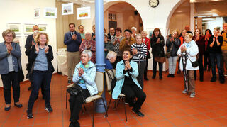Die Ausstellung im Alten Bahnhof ist gut besucht.