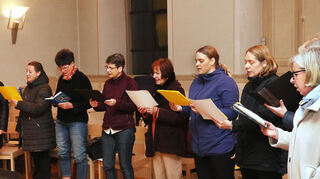 Für musikalische Akzente sorgte der Regio-Chor unter der Leitung von Bezirkskantor Paul Hafner.