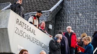 Mehrere Bürgerinnen und Bürger verfolgten die Vereidigung