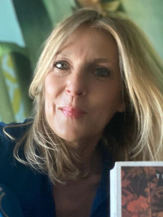 Tina Seel liest aus ihrem zweiten Roman „Der sonderbare Fall der Rosi Brucker“.