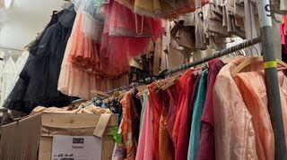 Manche Kostüme im Fundus kommen bei neuen Produktionen wieder zum Einsatz