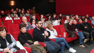 Beim Dokumentarfilm „Kein Land für niemand“ kommen viele interessierte Zuschauer ins Central Kino Ketsch.