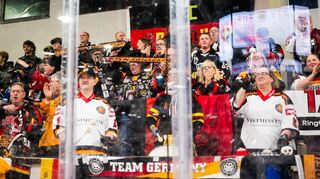 Die Eishockey-Fans müssen im kommenden Jahr nach Düsseldorf fahren, um die Nationalmannschaft beim Deutschland Cup anzufeuern.