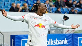 Yan Diomande jubelt über das 1:0 für Leipzig
