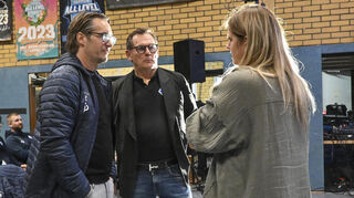 Waldhofs Sportgeschäftsführer Gerhard Zuber (v.l.), Waldhofs Präsident Bernd Beetz und die ehemalige Geschäftsführerin Jennifer Schäfer im Gespräch.