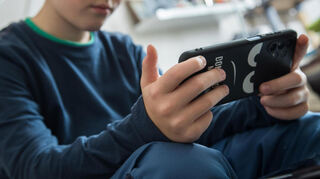 In einem Kurs geht es um die Mediengefahren für Kinder und Jugendliche.