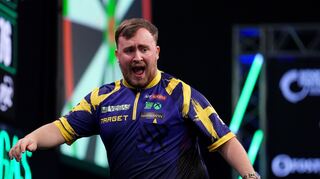 Führt die Darts-Weltrangliste erstmals an: Luke Littler.