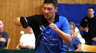 Alexander Krieger ist gegen Weinheim-West zweimal im Einzel und mit Boris Pastler im Doppel siegreich.