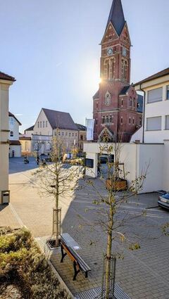 Die Stände des Plankstadter Wochenmarktes stehen künftig donnerstags in der Wilhelmstraße zwischen Rathaus, Bürgeramt und Kirche.