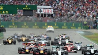 Großer Preis von Deutschland auf dem Hockenheimring 2016: Der britische Formel-1-Pilot Lewis Hamilton von Mercedes AMG Petronas führt nach dem Start das Feld an.