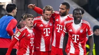 Sechsmal Münchner Torjubel nach dem 0:2-Fehlstart: Lennart Karl, Schütze Harry Kane, Jonathan Tah und Dayot Upamecano nach dem 4:2.