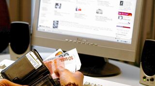 <p>Onlinehandel muss keine Gefahr für den stationären Handel darstellen: Wer innovativ ist, weitere Vertriebskanäle sucht und sich nicht vor Veränderungen scheut, kann mit der Konkurrenz aus dem Internet mithalten.</p>