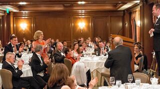 <p>Beim Festbankett anlässlich der Verleihung des "Bowes Award" der Harvard-Universität hielt Preisträger Dr. Christian Schaaf (r.) vor den 130 geladenen Gästen einen Vortrag zum Thema "Genetische Ursachen neuropsychiatrischer Krankheiten".</p>