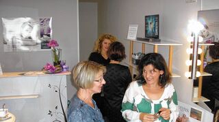 <p>Eine neue gute Adresse beim Thema Kosmetik: Simone Pellegrino (rechts) berät ab sofort ihre Kunden in der Schwetzinger Straße 38.</p>