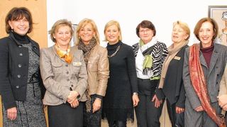 <p>Katharina Hildebrandt, Ursula Hornung-Morgenthaler, Evelyn Zeitel, Brigitte Spielmann, Bärbel Morsch, Angela Bräunig, Heide Lautenschläger, Annette Koch sowie Ingrid Fichtner (v. l.) setzen sich ein gegen die Altersarmut bei Frauen.</p>